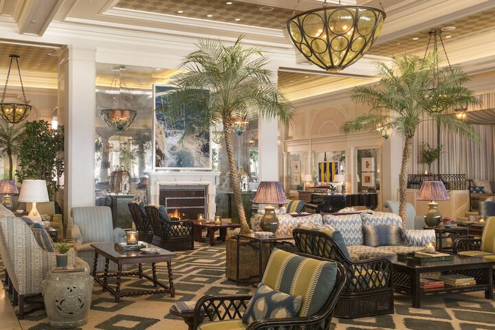 Lobby lounge