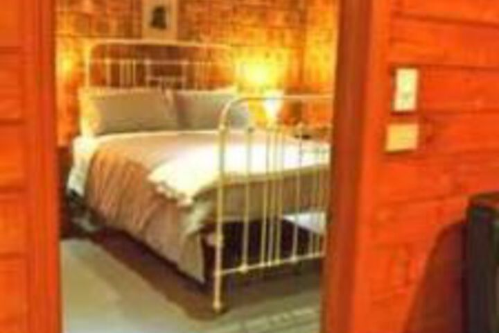 Room 4 of 25