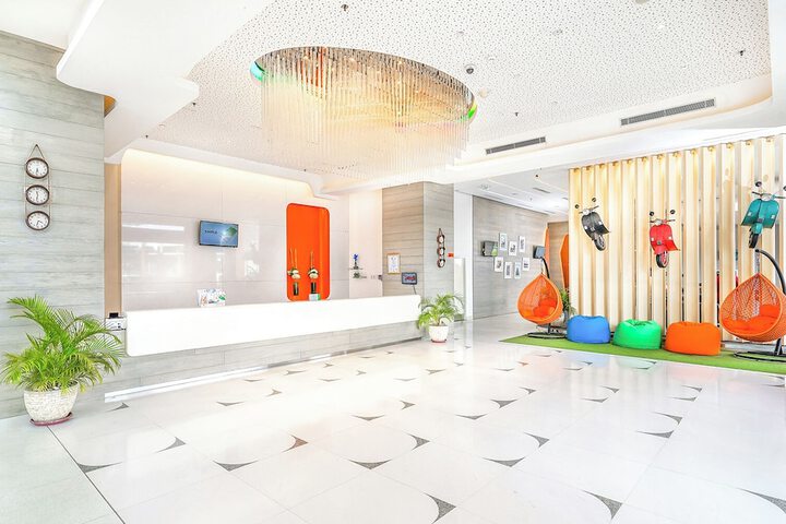 Entrance & Lobby