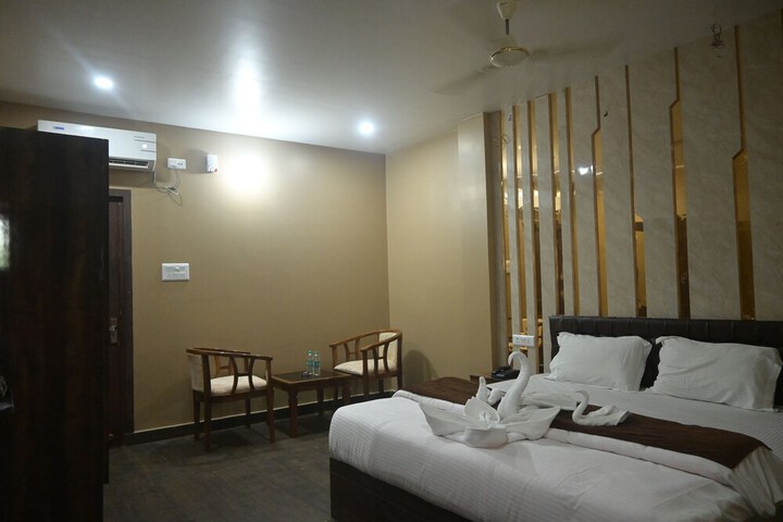 Room 11 of 31