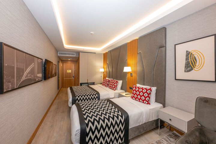 Room 5 of 61