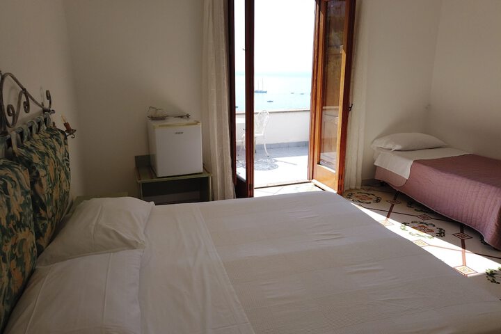 Room 11 of 37