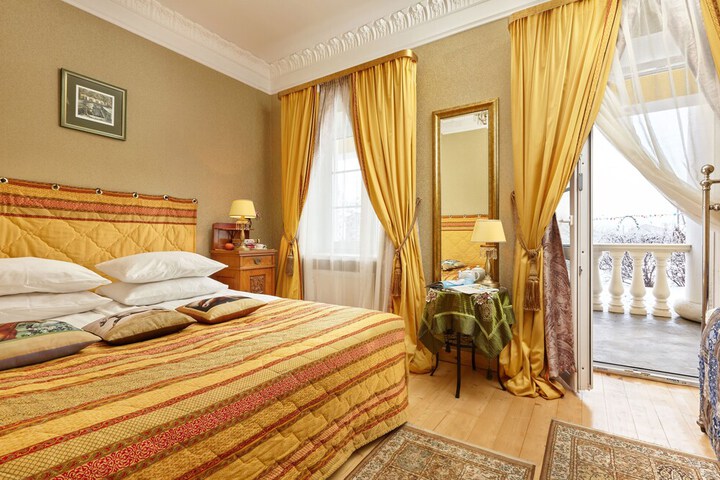 Room 4 of 73
