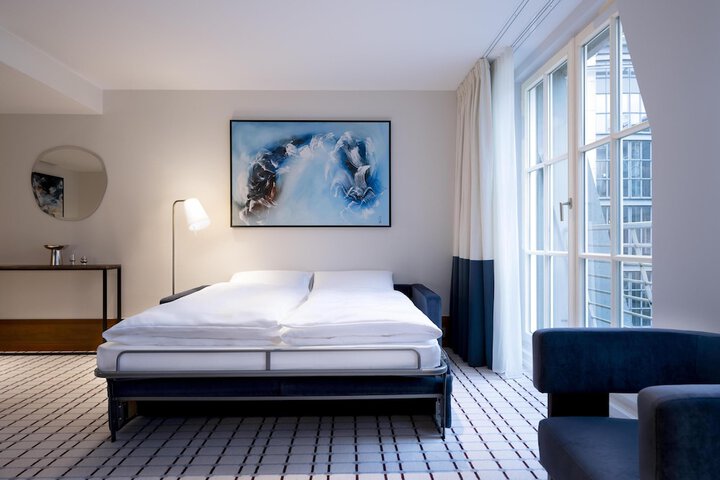 Room 17 of 168