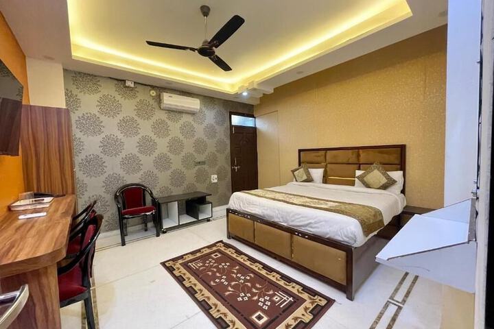 Room 9 of 43