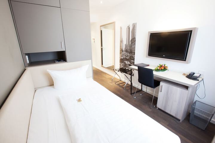 Room 14 of 35