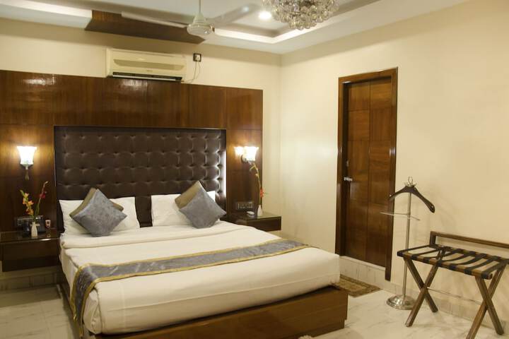 Room 5 of 36