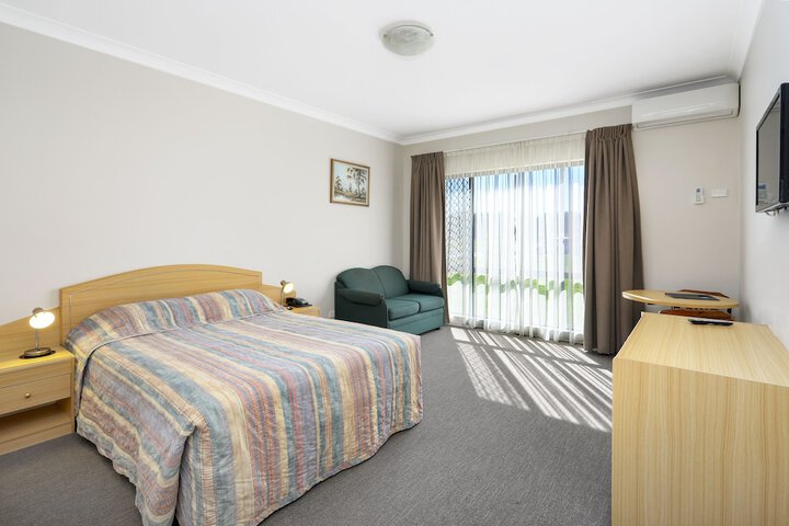Room 2 of 10
