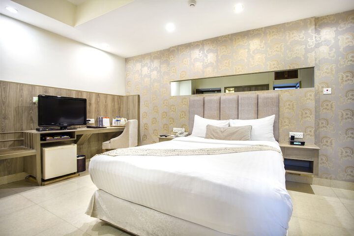 Room 9 of 61