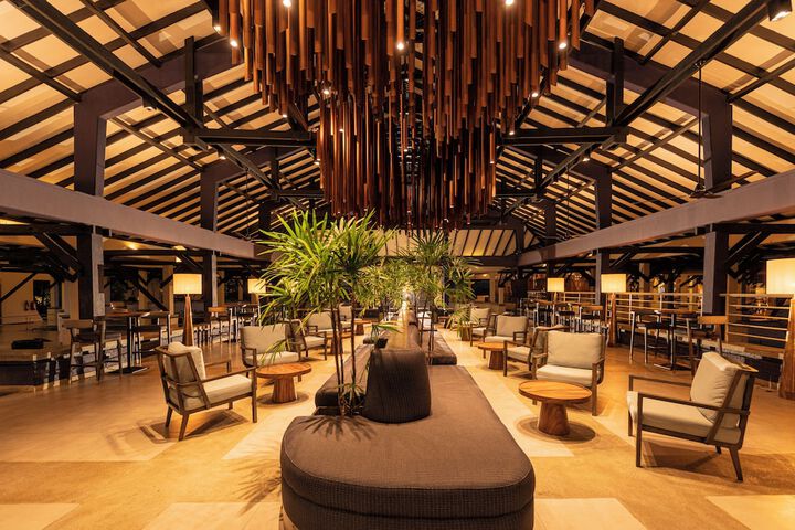 Entrance & Lobby