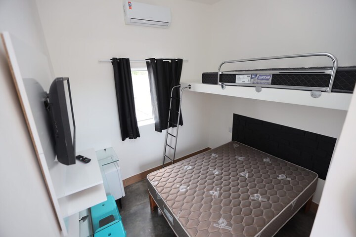 Room 4 of 10