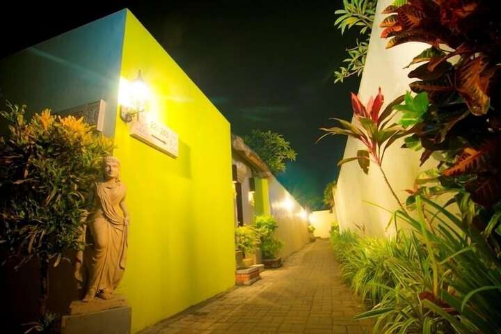 Hotel Entry