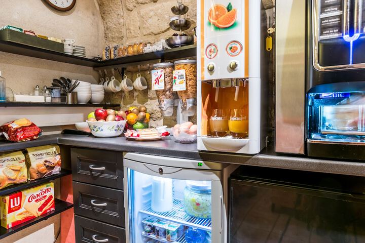 Snack bar