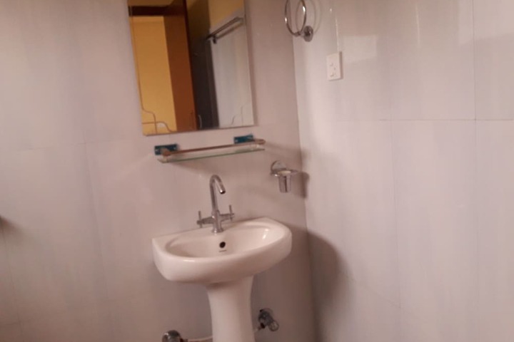 Room 25 of 63