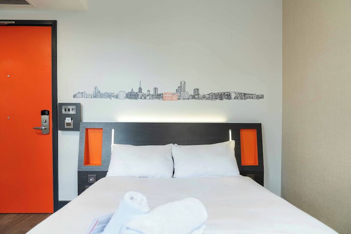 Room 28 of 47