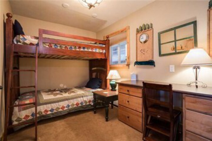 Room 10 of 14