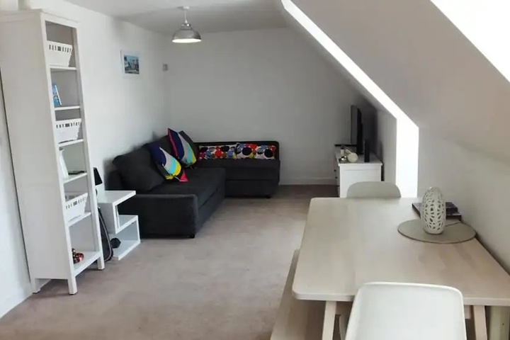 Room 6 of 12