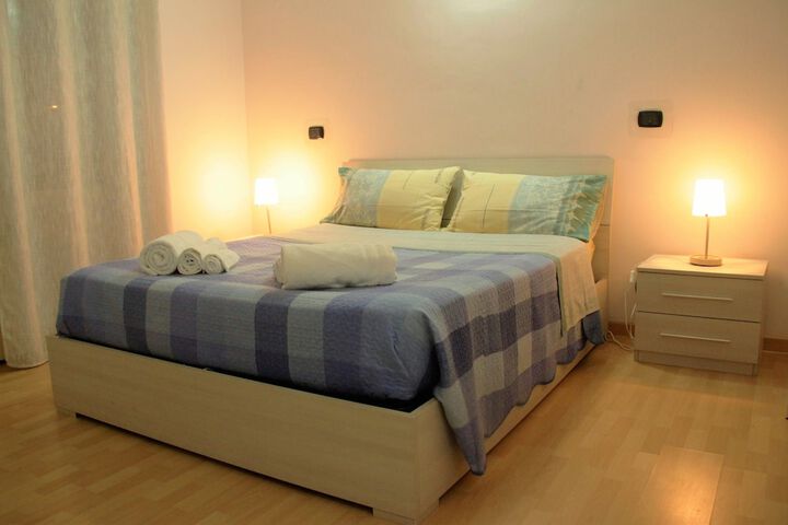 Room 4 of 16