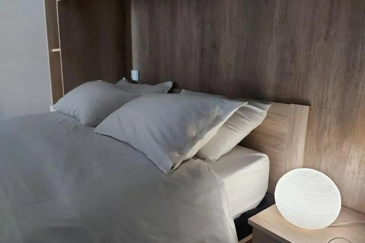 Room 5 of 8