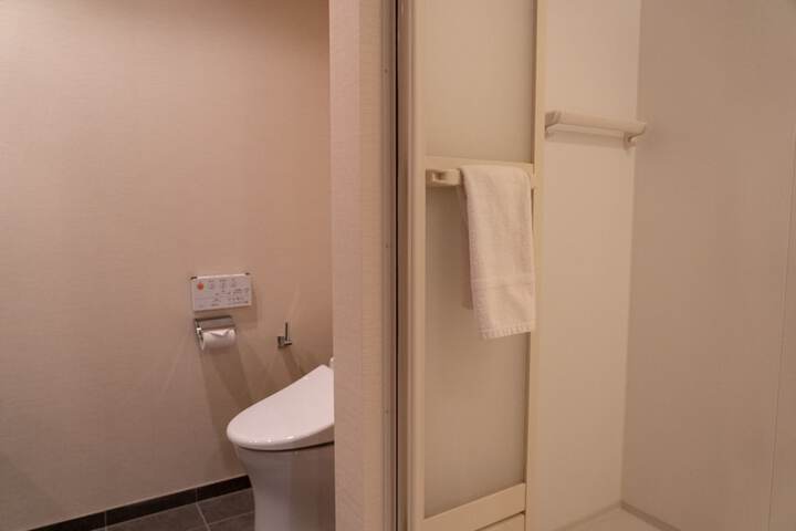 Room 27 of 43
