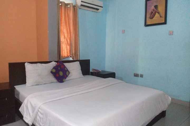 Room 8 of 28