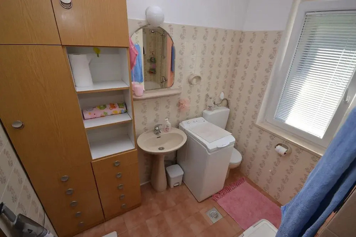 Room 9 of 20