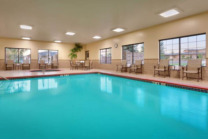 Pool 25 of 38