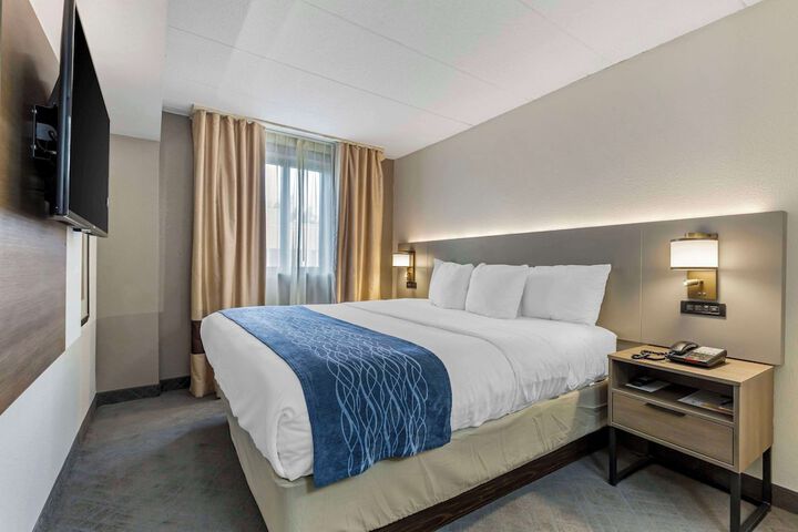 1 King Bed Accessible (3 of 17)