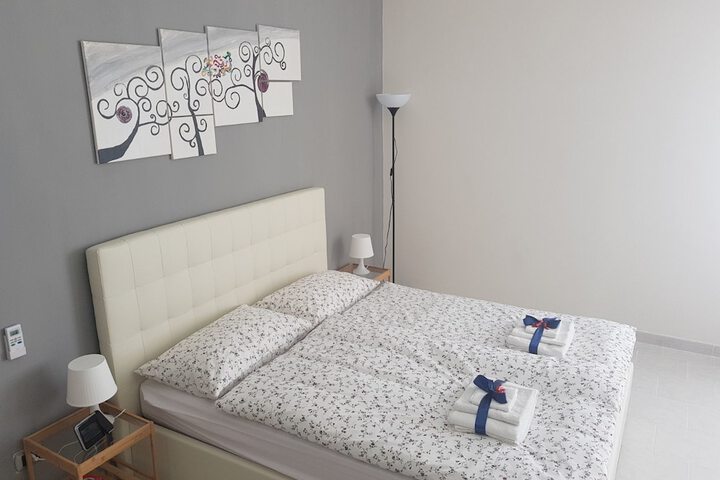 Room 5 of 18