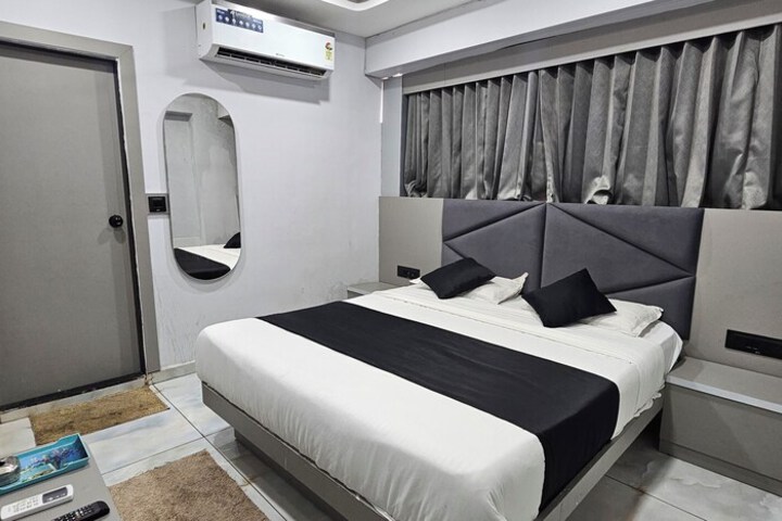 Room 11 of 25