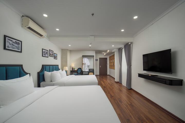 Room 10 of 27