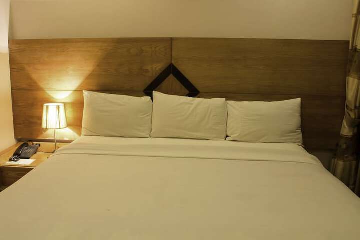 Room 12 of 20