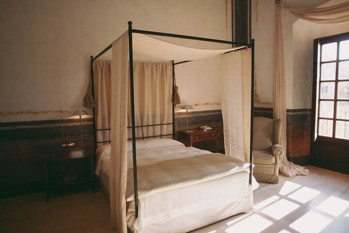 Room 9 of 43