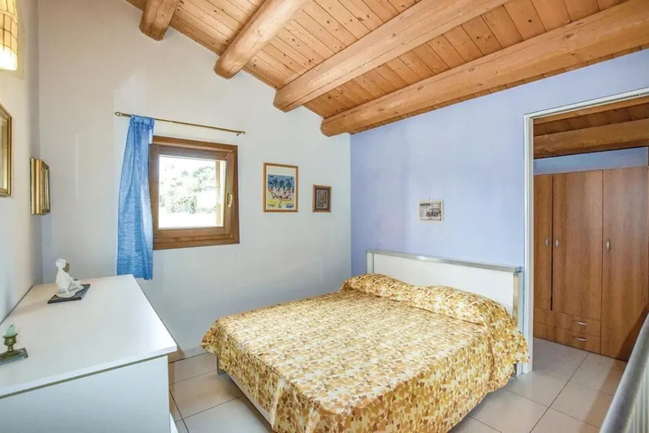 Room 3 of 17