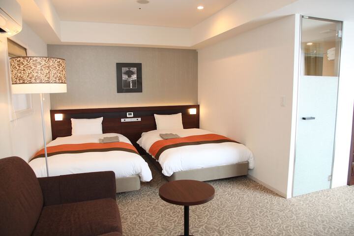Room 12 of 68