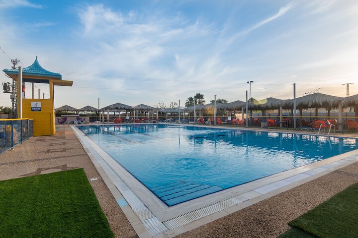 Pool 74 of 99