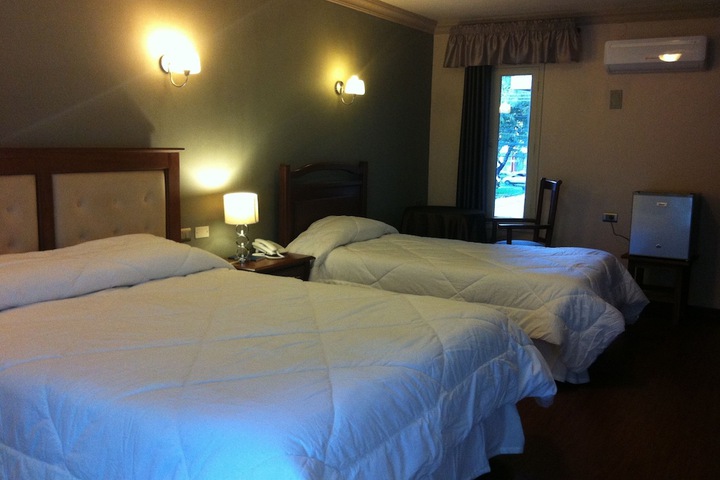 Room 8 of 33