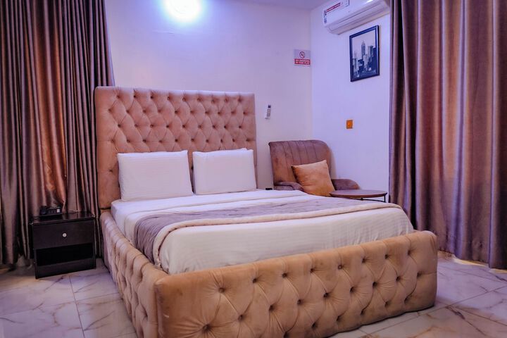 Room 6 of 35