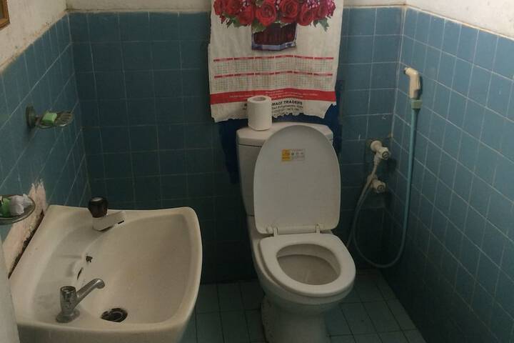 Room 4 of 8