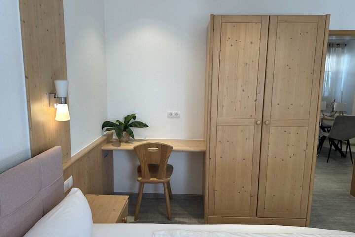 Room 6 of 85
