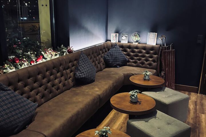 Lounge 50 of 57
