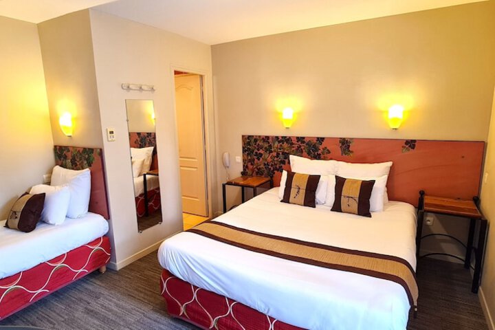Room 6 of 49