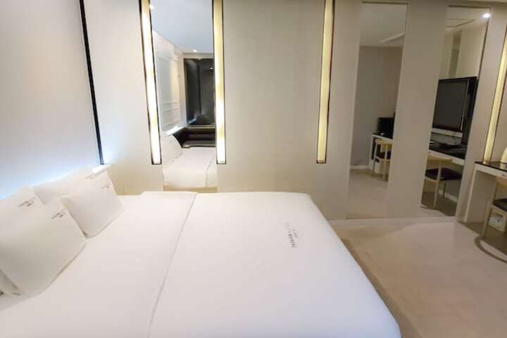 Room 7 of 89