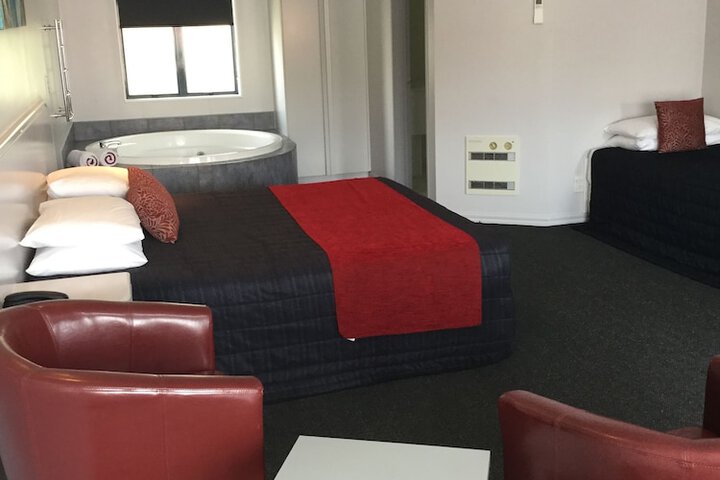 Room 11 of 115