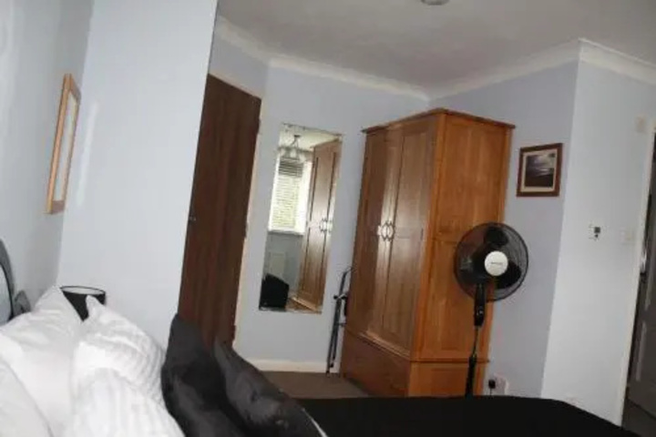 Room 4 of 17