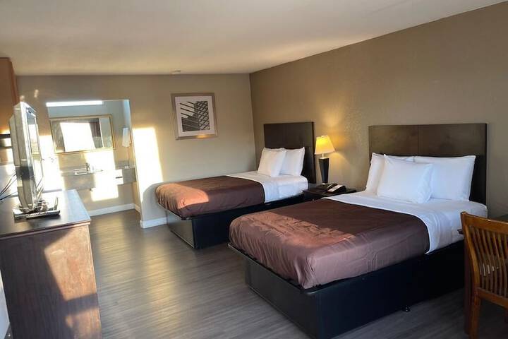 2 Double Beds (11 of 24)