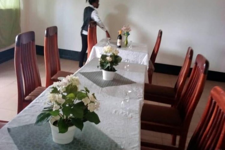 Dining 32 of 59