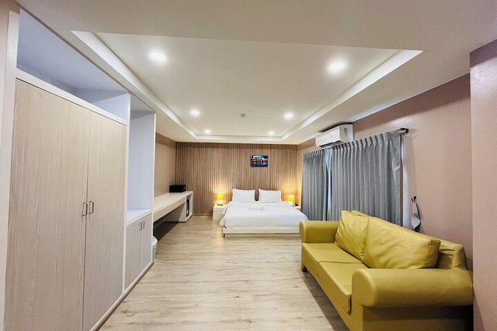 Room 33 of 164