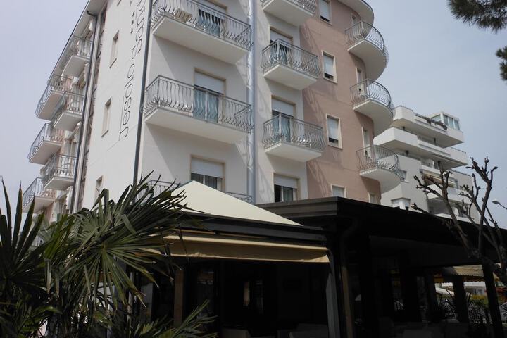 Hotel 58 of 64