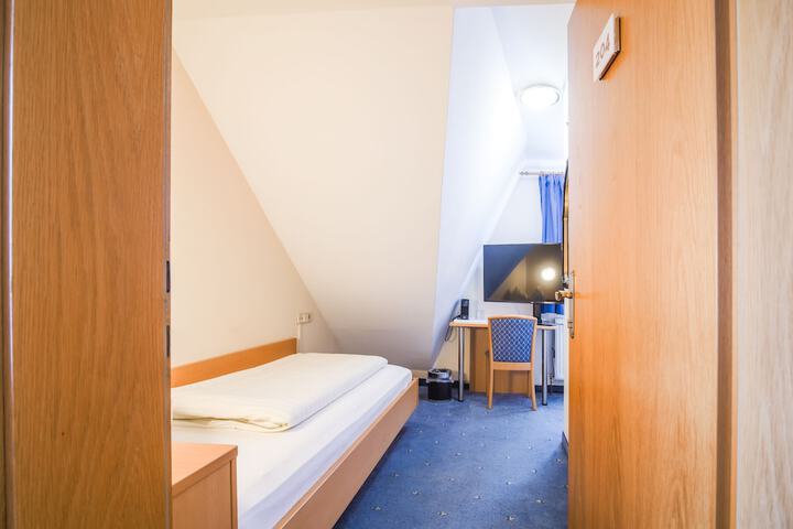 Room 3 of 26